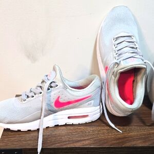 Nike Air Max Zero Essential  Youth Size 7Y  Gray Pink Run Shoes